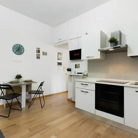 Apartment Station In 15 Min, Charming
